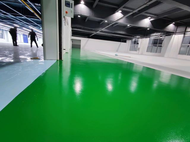 工厂环氧地坪施工第一步选择正确的防静电材料,效率与安全双赢!